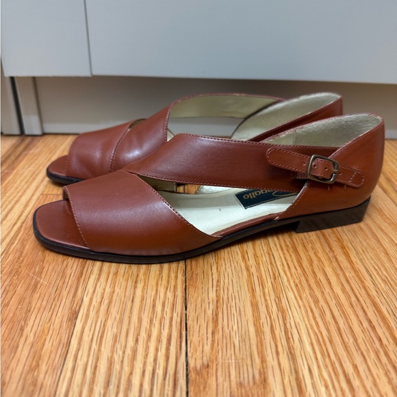 Pristine Vintage Leather Sandals / 7 / Quiet Luxury / Neutral / Designer / Flat - Picture 4 of 10